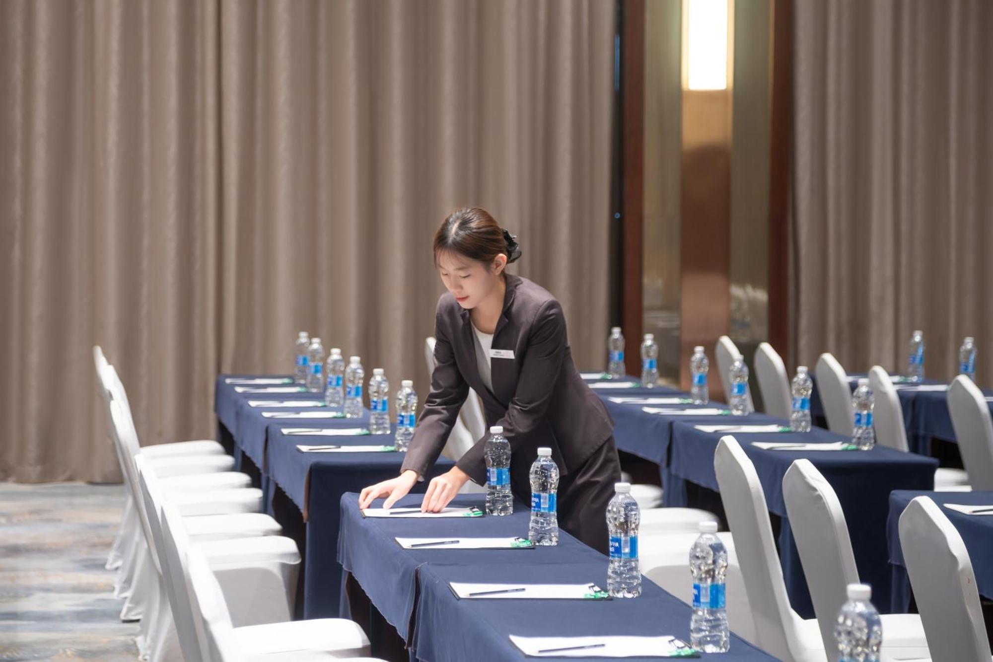 Crowne Plaza Zhuhai City Center By Ihg - Offers Free One-Way Shuttle To Chimelong Ocean Kingdom Exterior foto