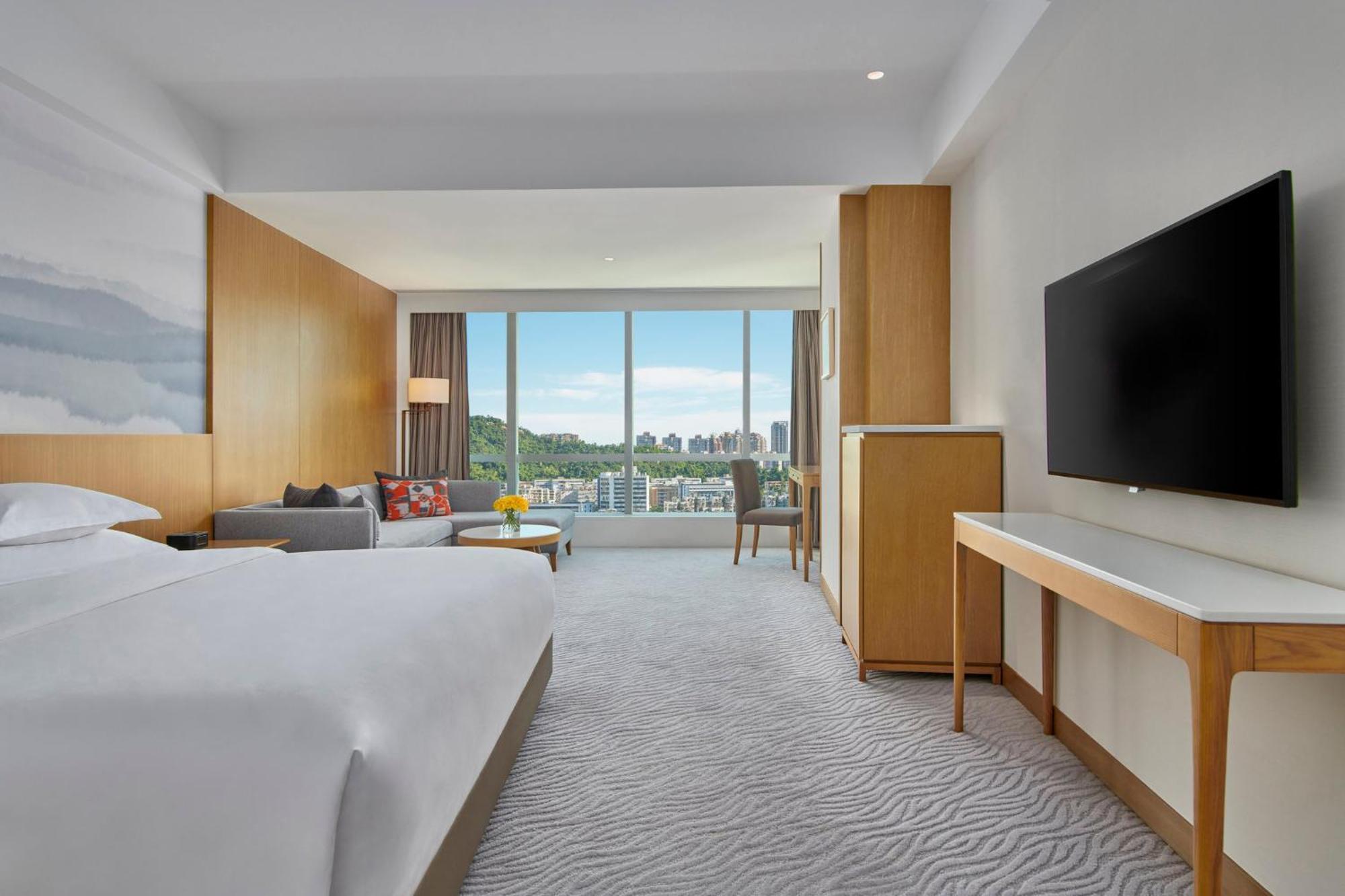 Crowne Plaza Zhuhai City Center By Ihg - Offers Free One-Way Shuttle To Chimelong Ocean Kingdom Exterior foto
